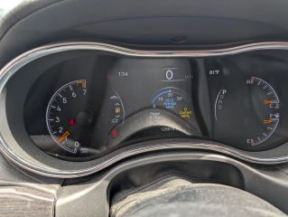 2018 Jeep Grand Cherokee Overland 4x4 - Interior Steering Wheel With Keys Image